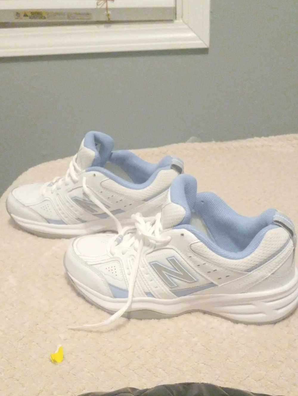 Womens White And Baby Blue Trim Sz 7 New Balance 409